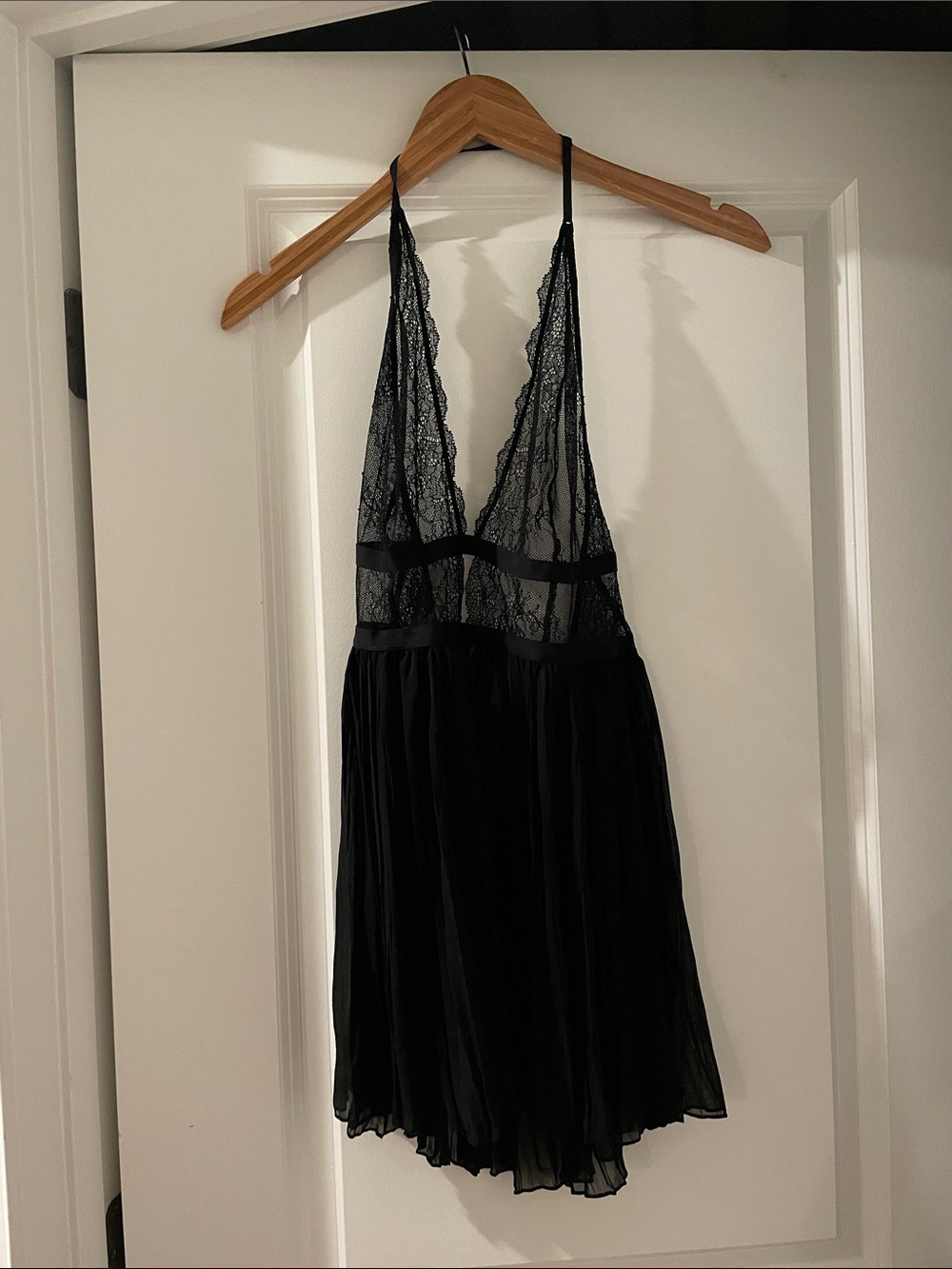 Victoria’s Secret Black Lace Halter Chemise Nightdress Intimates large nwt